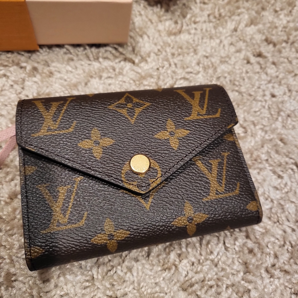 LV Wallet for women (M62360)brand new